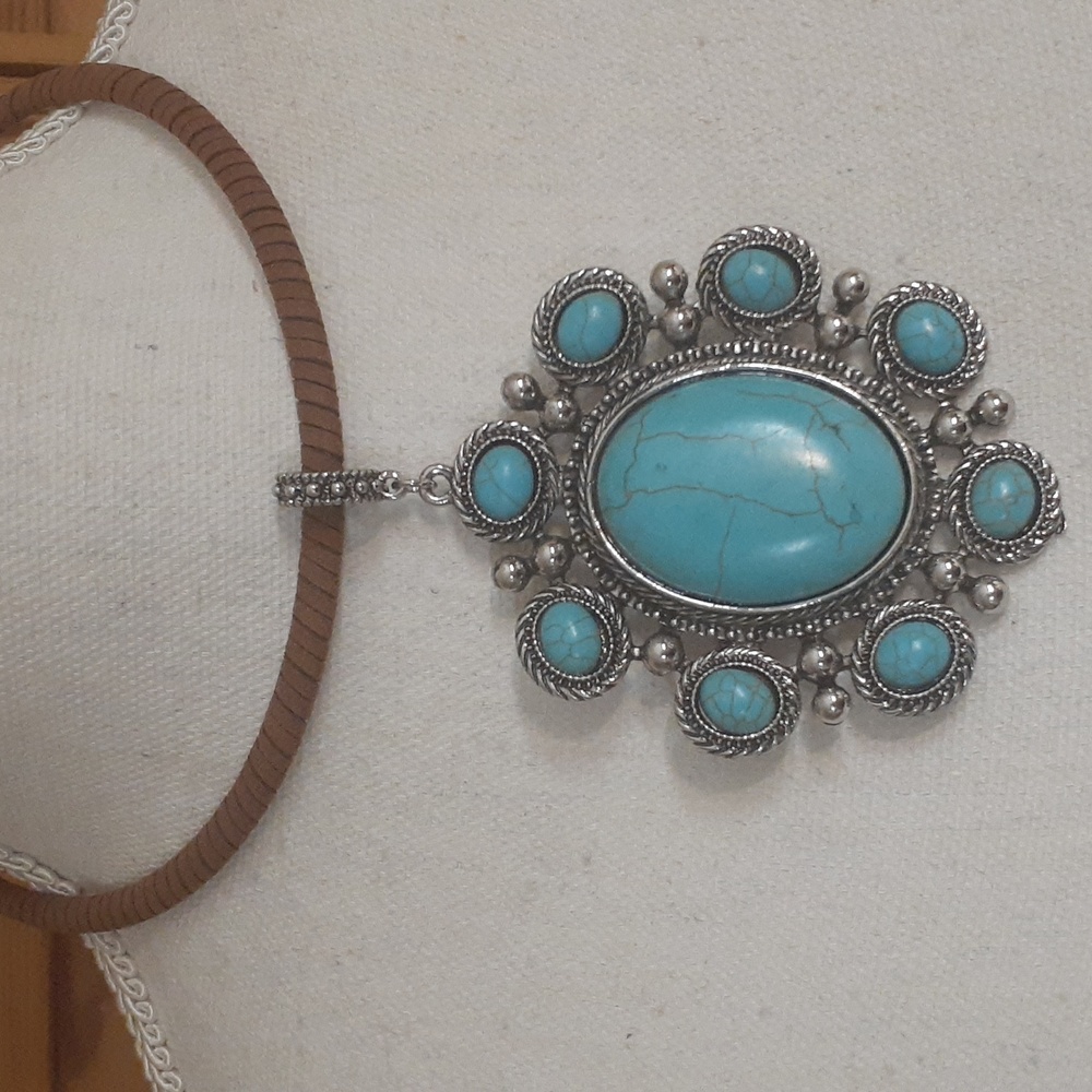 ERICA LYONS Turquoise Southwestern Choker Statement Necklace Silvertone NWT